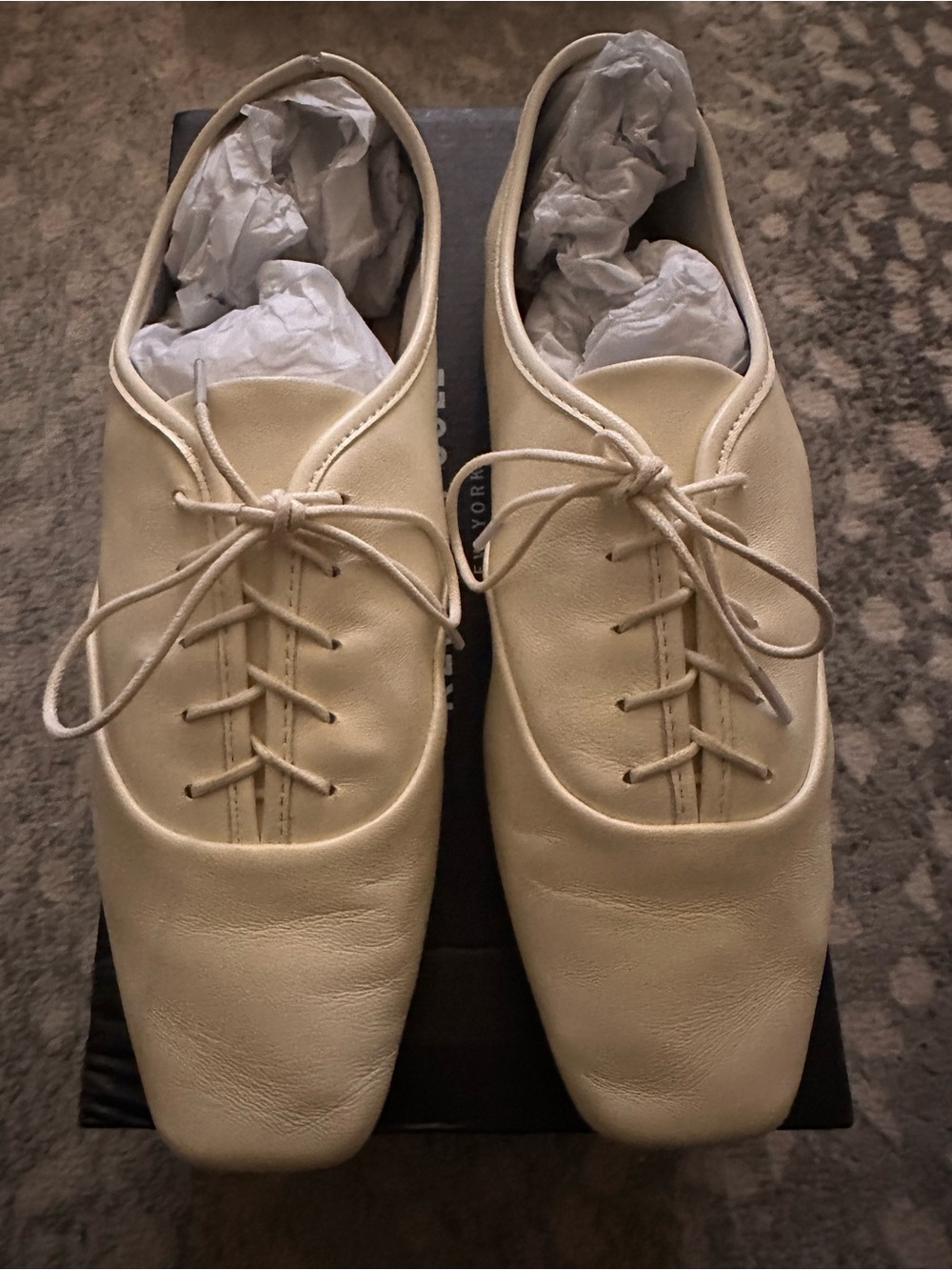 New in Box• Kenneth Cole Justice Oxford/Jazz Shoe, 8.5 ecru